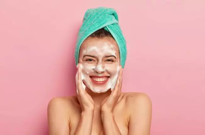 Skincare rahasia awet muda Bunga Citra Lestari Berbagai sumber
