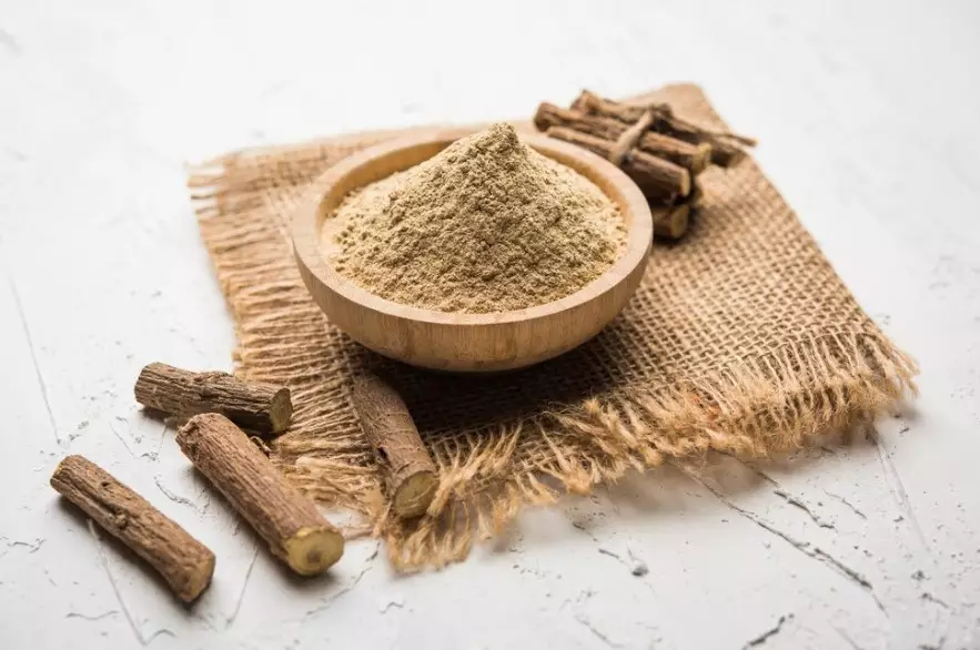 Cara mengatasi kebotakan pakai bahan alami freepik.com