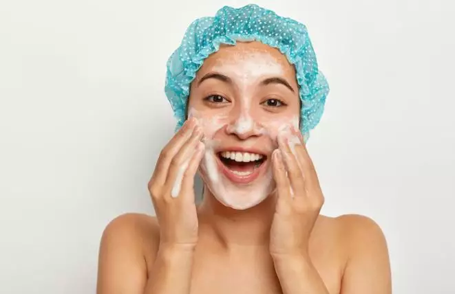 Perawatan wajah atasi jerawat ala Astrid Tiar Berbagai sumber