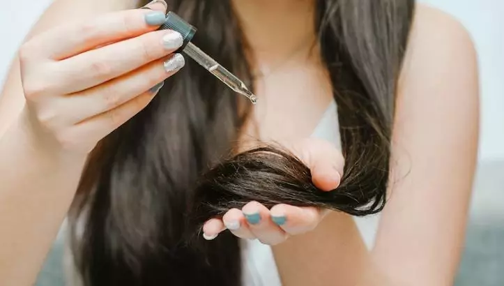 Cara mengatasi rambut bercabang freepik.com