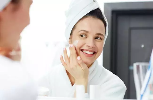 Perawatan kulit mulus dan awet muda ala Sophia Latjuba Berbagai sumber Perawatan kulit mulus dan awet muda ala Sophia Latjuba Berbagai sumber