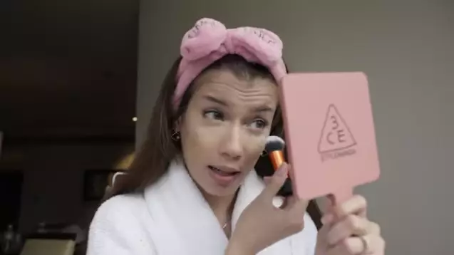 Langkah makeup simpel ala Sabrina Chairunnisa You