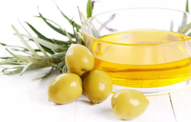 Cara melembutkan rambut secara alami freepik.com