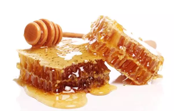 Cara melembutkan rambut secara alami freepik.com