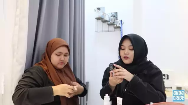 8 Tutorial makeup simpel ala Putri Delina Berbagai sumber 8 Tutorial makeup simpel ala Putri Delina Berbagai sumber