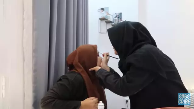 8 Tutorial makeup simpel ala Putri Delina Berbagai sumber 8 Tutorial makeup simpel ala Putri Delina Berbagai sumber