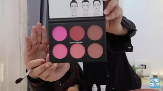 8 Tutorial makeup simpel ala Putri Delina Berbagai sumber 8 Tutorial makeup simpel ala Putri Delina Berbagai sumber