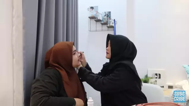 8 Tutorial makeup simpel ala Putri Delina Berbagai sumber 8 Tutorial makeup simpel ala Putri Delina Berbagai sumber