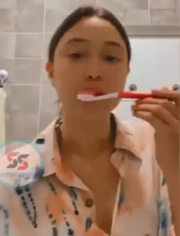 6 Rutinitas skincare malam ala Yasmin Napper Berbagai sumber 6 Rutinitas skincare malam ala Yasmin Napper Berbagai sumber