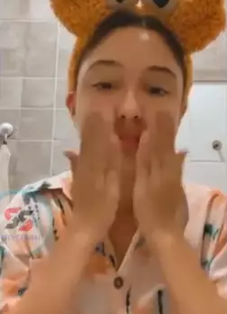 6 Rutinitas skincare malam ala Yasmin Napper Berbagai sumber 6 Rutinitas skincare malam ala Yasmin Napper Berbagai sumber