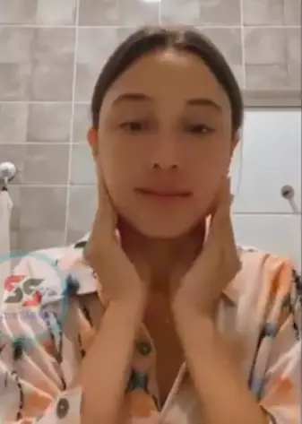 6 Rutinitas skincare malam ala Yasmin Napper Berbagai sumber 6 Rutinitas skincare malam ala Yasmin Napper Berbagai sumber