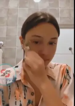 6 Rutinitas skincare malam ala Yasmin Napper Berbagai sumber 6 Rutinitas skincare malam ala Yasmin Napper Berbagai sumber