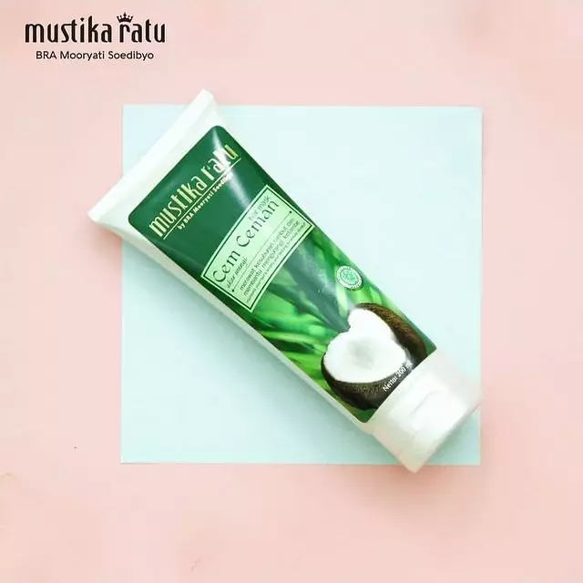 10 Rekomendasi masker rambut atasi kerontokan Berbagai sumber