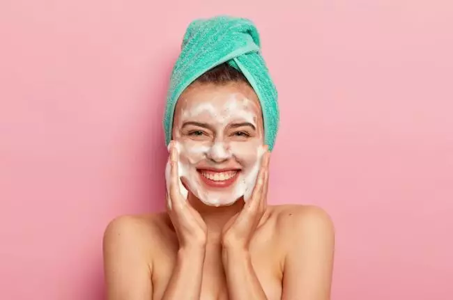 Skincare wajib Ariel Tatum untuk wajah bebas jerawat Berbagai sumber Skincare wajib Ariel Tatum untuk wajah bebas jerawat Berbagai sumber