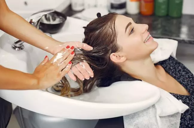 Perawatan rambut berhijab ala Anisa Rahma Berbagai sumber