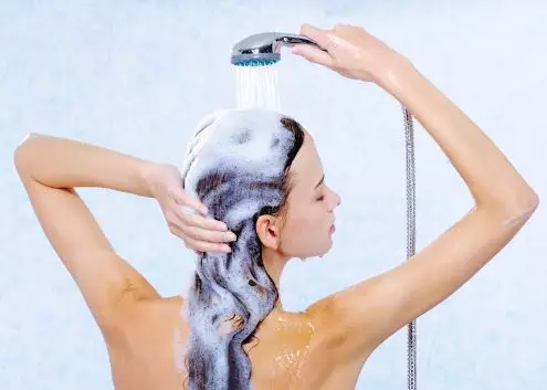 Perawatan rambut kering ala Maia Estianty Berbagai sumber