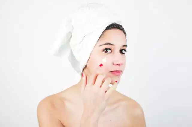 Urutan makeup sehari-hari ala Nindy Ayunda Berbagai sumber