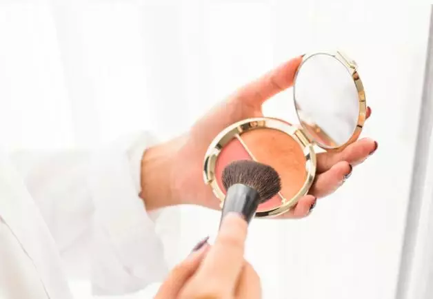 Urutan makeup sehari-hari ala Nindy Ayunda Berbagai sumber