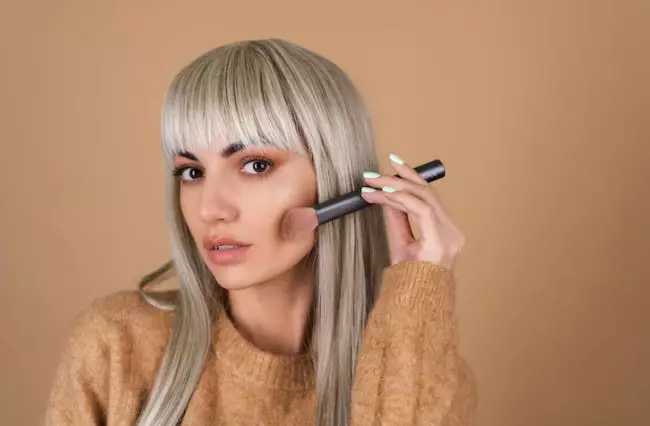 Urutan makeup sehari-hari ala Nindy Ayunda Berbagai sumber