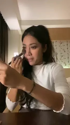 Tutorial makeup simpel ala Widy Vierratale Berbagai sumber