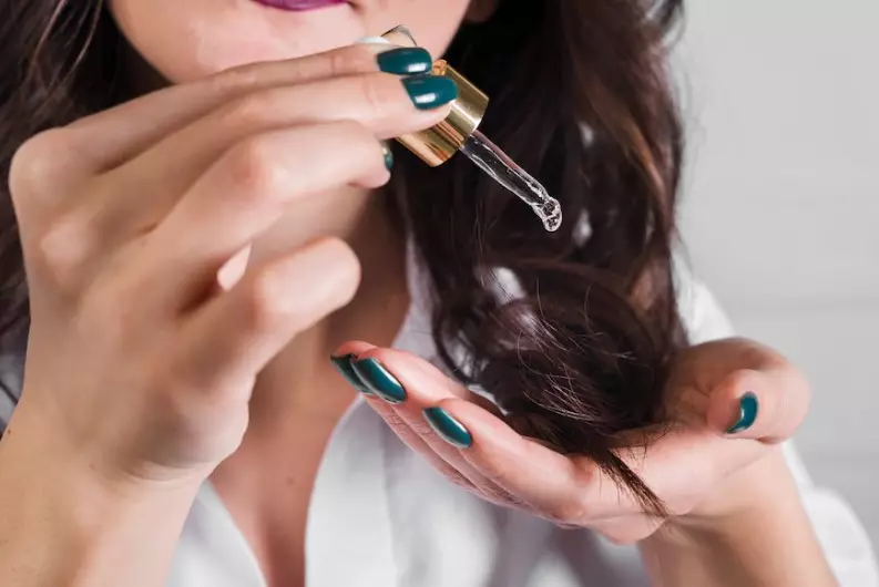 Perawatan rambut yang sering di styling ala Luna Maya Berbagai sumber Perawatan rambut yang sering di styling ala Luna Maya Berbagai sumber