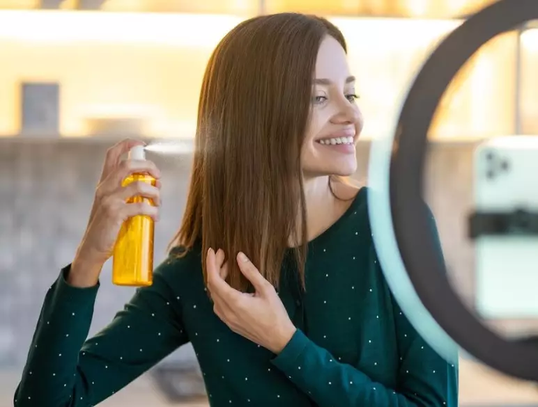 Perawatan rambut yang sering di styling ala Luna Maya Berbagai sumber Perawatan rambut yang sering di styling ala Luna Maya Berbagai sumber