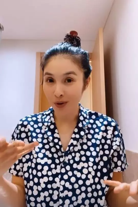 Potret Sandra Dewi tampil bare face © Instagram Potret Sandra Dewi tampil bare face © Instagram