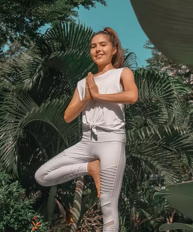 Perawatan wajah cerah Olivia Jensen Berbagai sumber