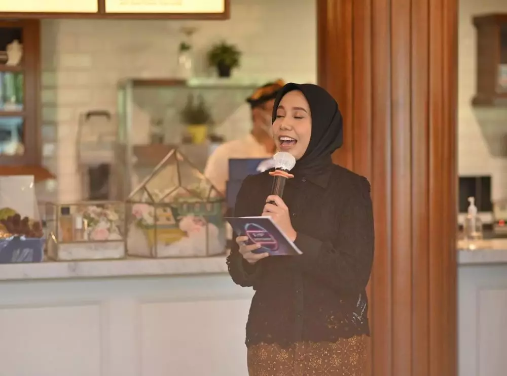 Pesona Nadya Arifta dimakeup MUA © Instagram/@nadrifta