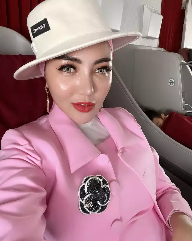 <img style= <img style=