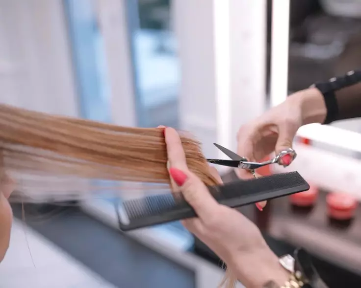 Perawatan rambut kering ala Celine Evangelista Berbagai sumber