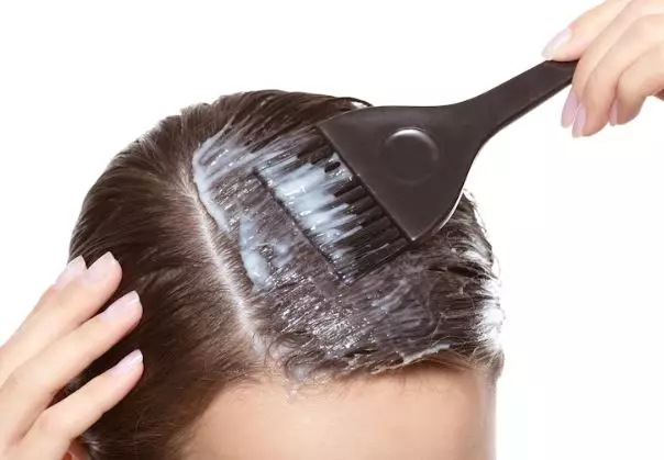 Perawatan rambut kering ala Celine Evangelista Berbagai sumber