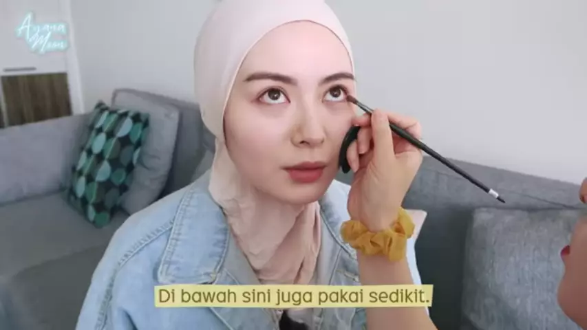 Tutorial makeup natural ala hijabers Ayana Moon Berbagai sumber