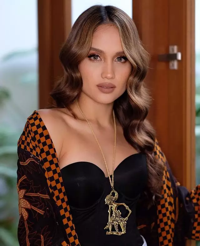 Tips rambut sehat Cinta Laura Instagram