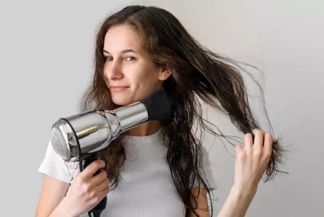 Perawatan rambut tebal ala Mikha Tambayong Berbagai sumber