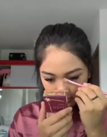 Langkah makeup natural look Marion Jola Berbagai sumber  Langkah makeup natural look Marion Jola Berbagai sumber
