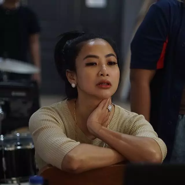 Perawatan wajah sehat Feni Rose di usia 48 tahun Instagram  Perawatan wajah sehat Feni Rose di usia 48 tahun Instagram