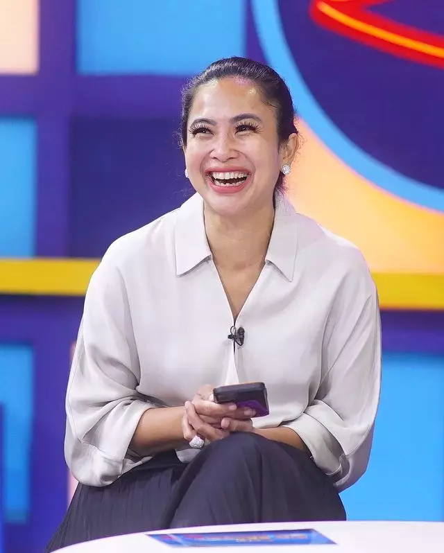 Perawatan wajah sehat Feni Rose di usia 48 tahun Instagram  Perawatan wajah sehat Feni Rose di usia 48 tahun Instagram