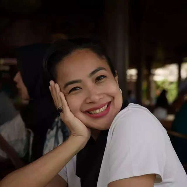 Perawatan wajah sehat Feni Rose di usia 48 tahun Instagram  Perawatan wajah sehat Feni Rose di usia 48 tahun Instagram