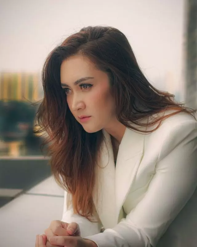 Perawatan wajah awet muda Nafa Urbach Instagram