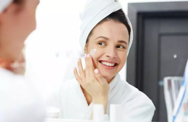 Skincare rutin ala Laura Basuki Berbagai sumber Skincare rutin ala Laura Basuki Berbagai sumber