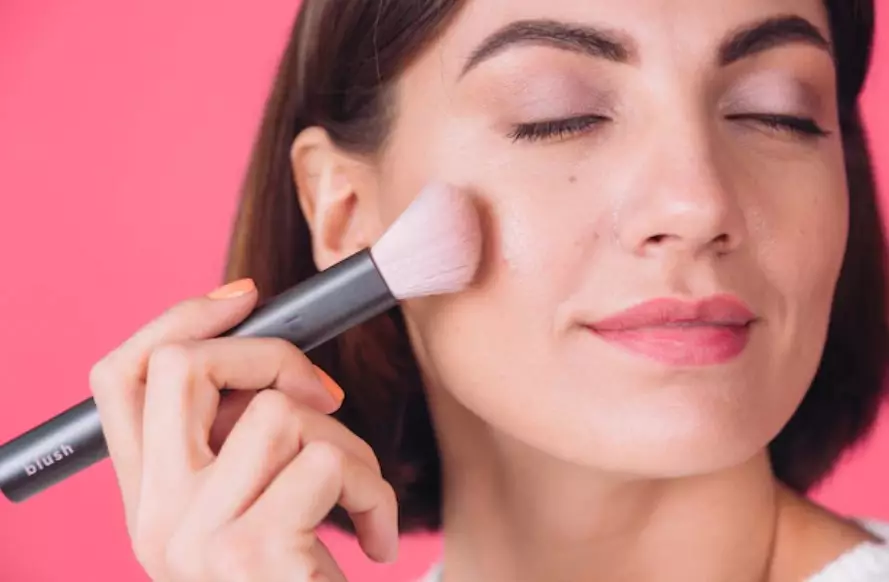 Rahasia makeup sehari-hari Adhisty Zara Berbagai sumber