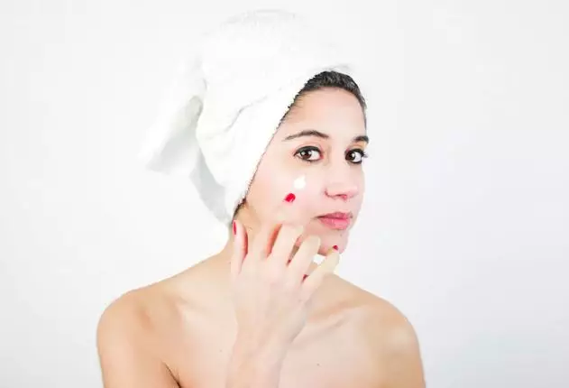 Skincare rutin Cassandra Lee Berbagai sumber Skincare rutin Cassandra Lee Berbagai sumber