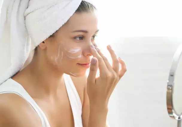 Skincare rutin Cassandra Lee Berbagai sumber Skincare rutin Cassandra Lee Berbagai sumber