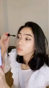 Langkah makeup simpel Isyana Sarasvati Berbagai sumber