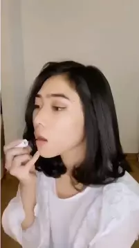 Langkah makeup simpel Isyana Sarasvati Berbagai sumber