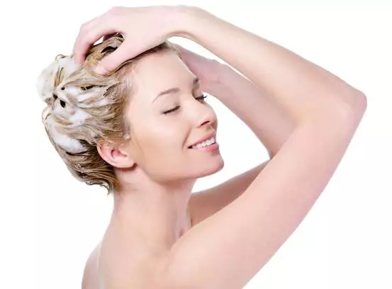 Perawatan rambut panjang ala Agatha Chelsea Berbagai sumber