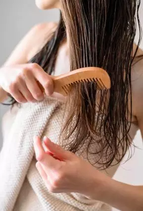 Perawatan rambut panjang ala Agatha Chelsea Berbagai sumber