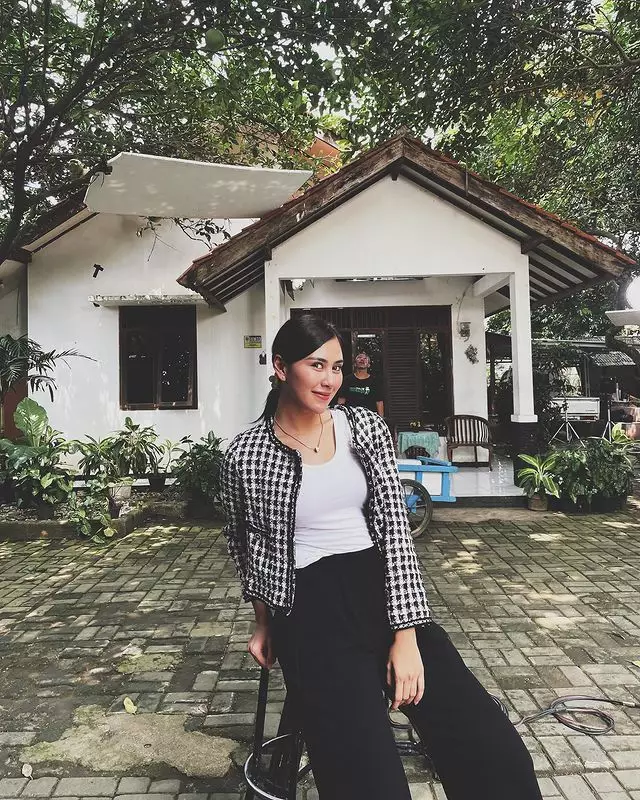 <img style= <img style=