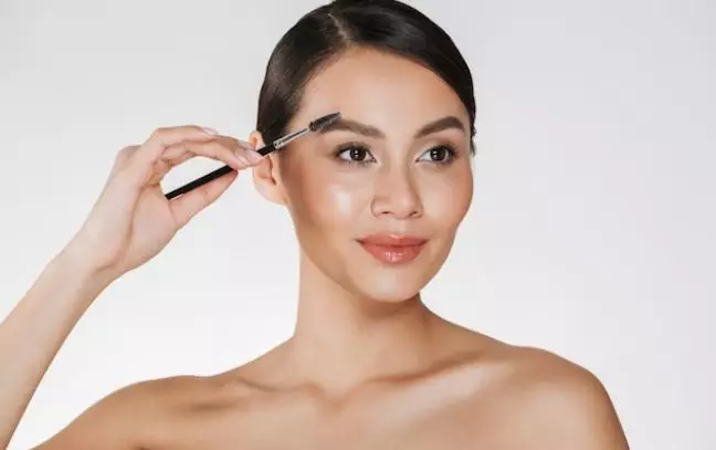 Rahasia makeup simpel ala Yuni Shara Berbagai sumber Rahasia makeup simpel ala Yuni Shara Berbagai sumber